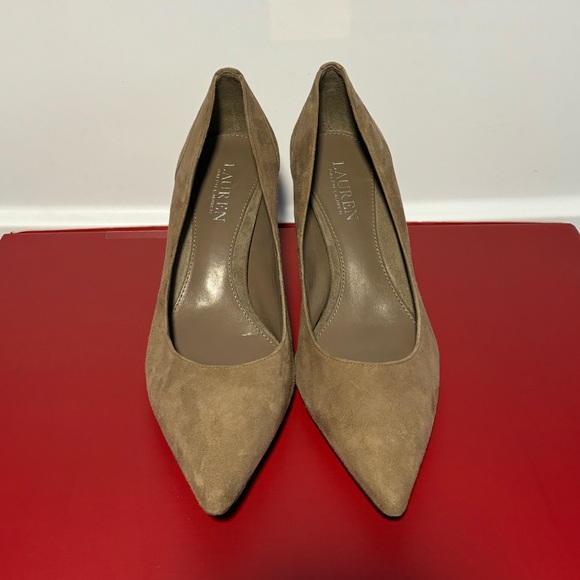 Laura Ralph Lauren heels. Tan suede. Size 7.5 - Picture 1 of 10